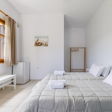 الشقق الفندقية سكوبيلوس تاونفي  White Lily المظهر الخارجي الصورة