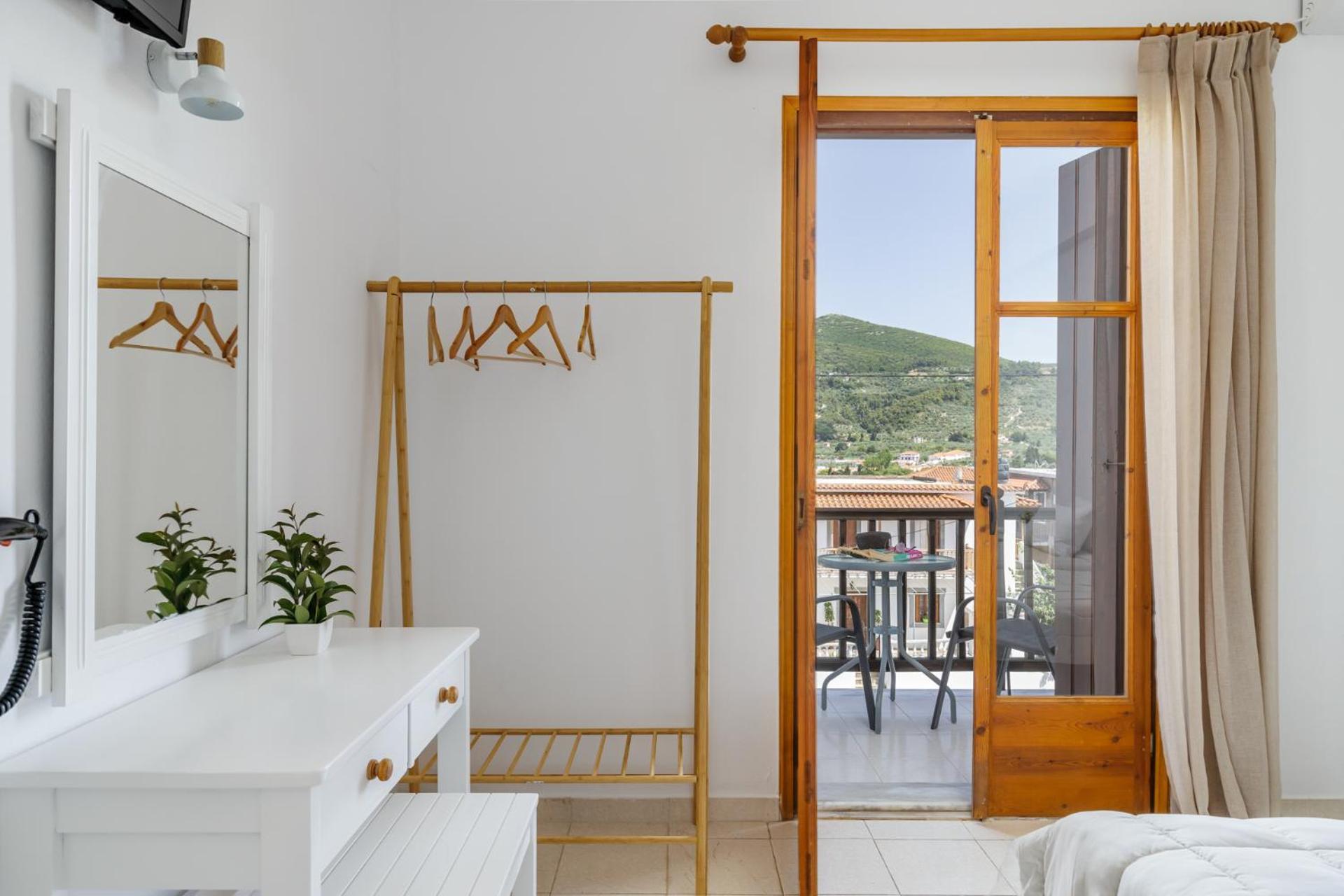 الشقق الفندقية سكوبيلوس تاونفي  White Lily المظهر الخارجي الصورة