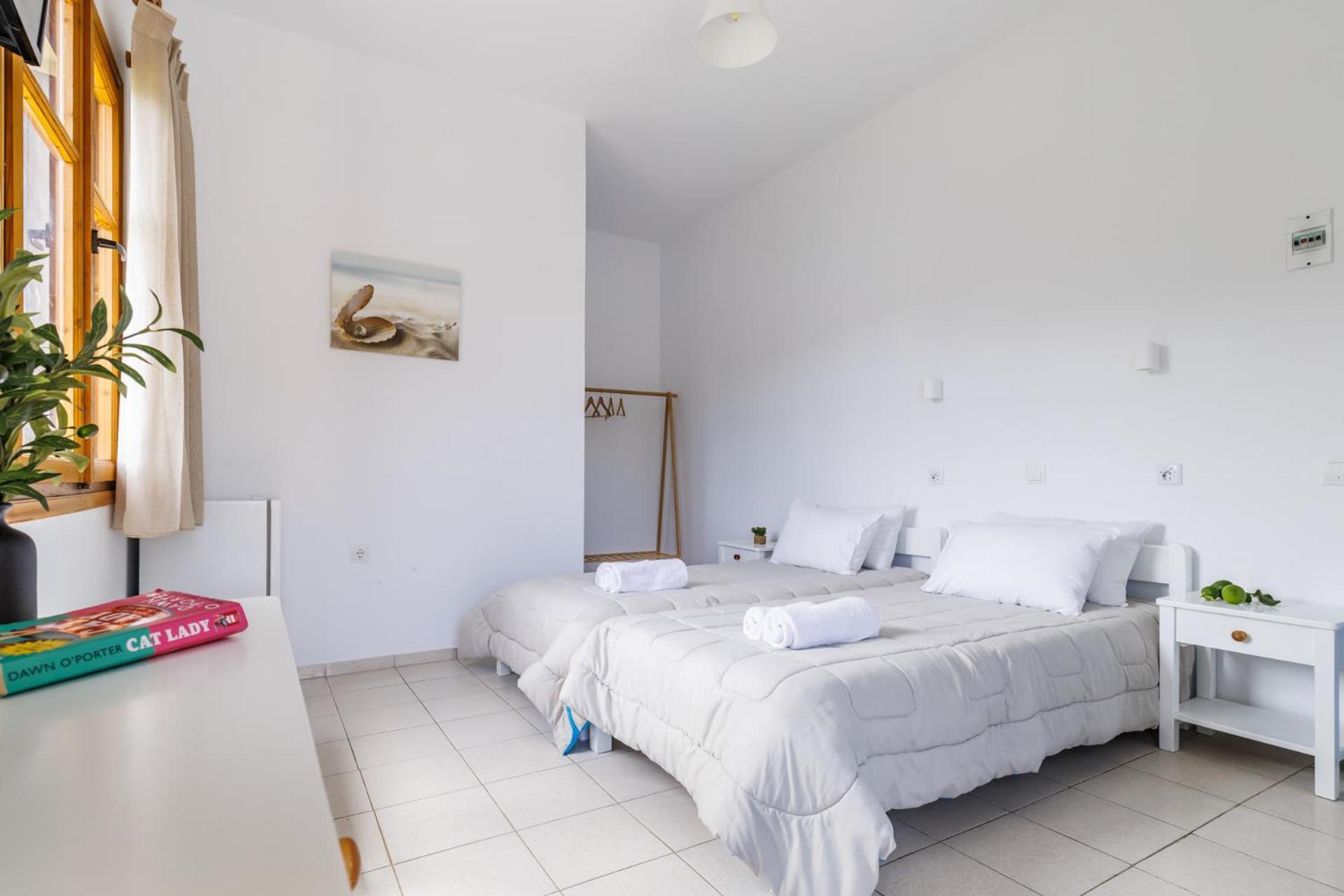 الشقق الفندقية سكوبيلوس تاونفي  White Lily المظهر الخارجي الصورة