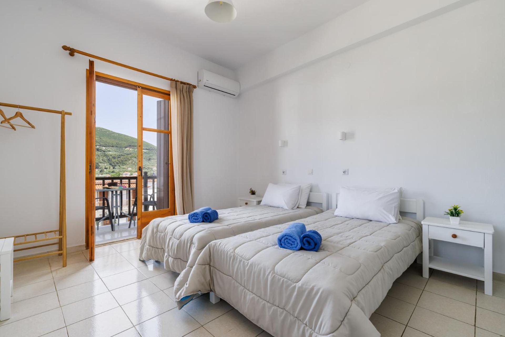 الشقق الفندقية سكوبيلوس تاونفي  White Lily المظهر الخارجي الصورة